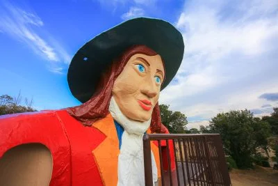 無料壁紙 鳥羽を見守るガリバー。PCとデスクトップ壁紙に最適な4K高画質の無料壁紙。三重県鳥羽市の鳥羽市民の森公園で撮影したフリー写真素材