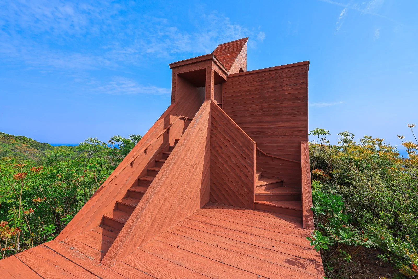 無料壁紙 天望山レイフィールドの展望デッキ。PCとデスクトップ壁紙に最適な4K高画質の無料壁紙。三重県鳥羽市の答志島で撮影したフリー写真素材