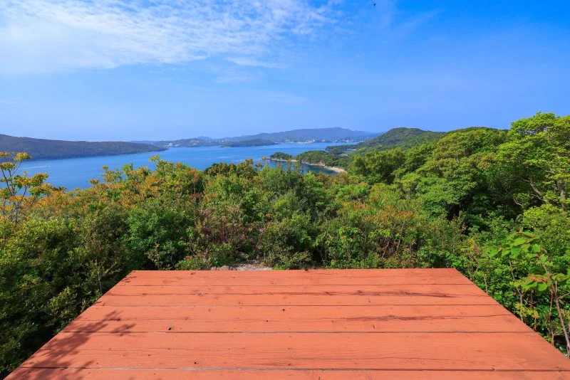 無料壁紙 天望山レイフィールドの展望デッキ１階。PCとデスクトップ壁紙に最適な4K高画質の無料壁紙。三重県鳥羽市の答志島で撮影したフリー写真素材