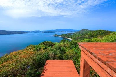 無料壁紙 天望山レイフィールドの展望デッキ２階からの眺め（人なし）。PCとデスクトップ壁紙に最適な4K高画質の無料壁紙。三重県鳥羽市の答志島で撮影したフリー写真素材