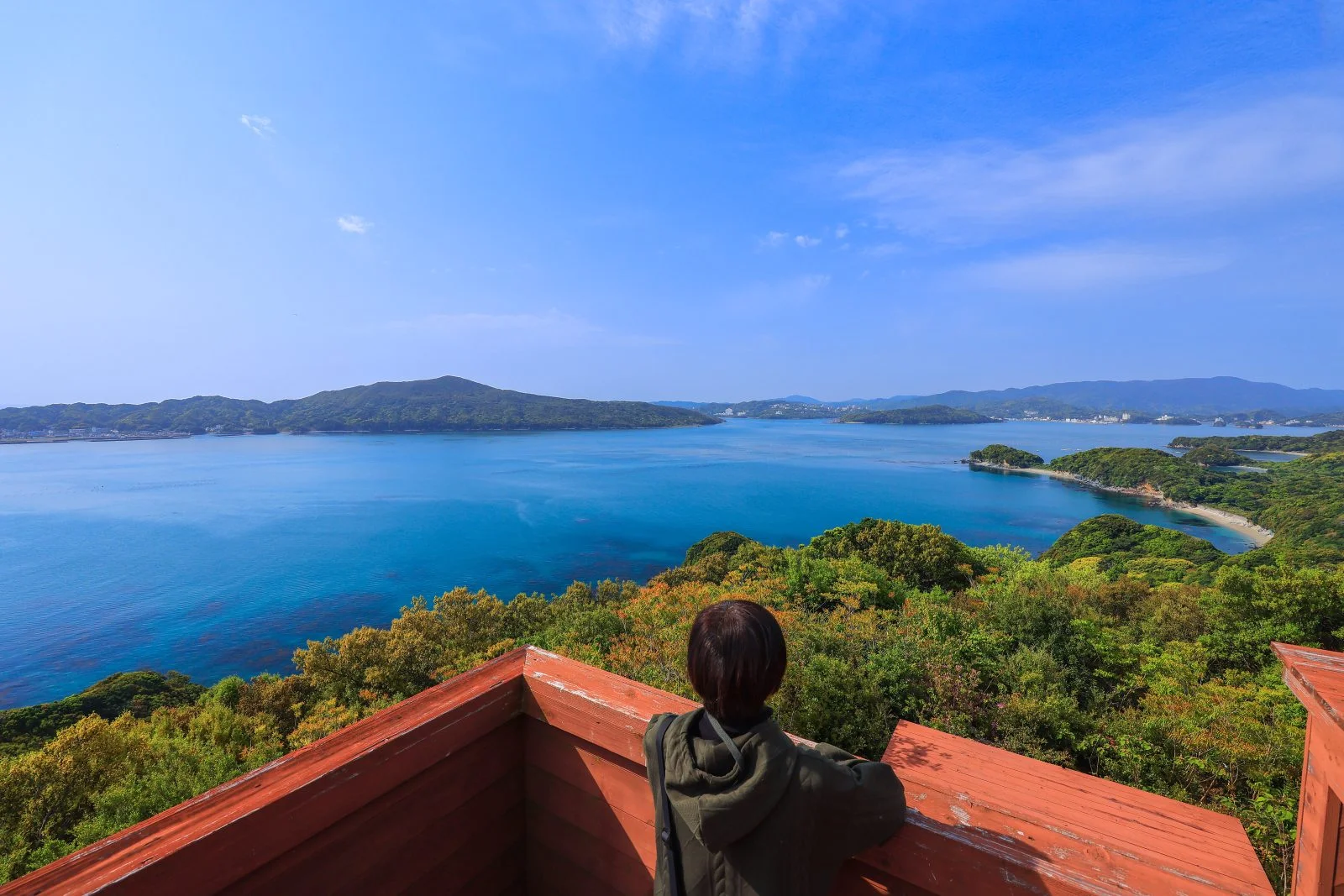 無料壁紙 天望山レイフィールドの展望デッキ２階からの眺め。PCとデスクトップ壁紙に最適な4K高画質の無料壁紙。三重県鳥羽市の答志島で撮影したフリー写真素材