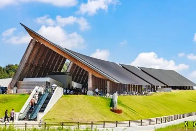 無料壁紙 夏のマルシェヴィソン。PCとデスクトップ壁紙に最適な4K高画質の無料壁紙。三重県多気町のVISONで撮影したフリー写真素材