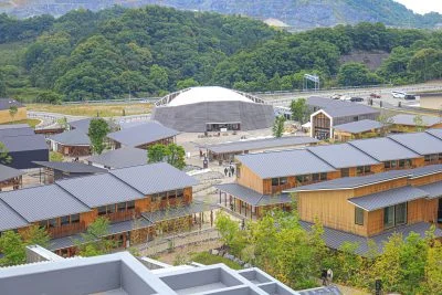 無料壁紙 サンセバスチャン通りと和ヴィソンエリア。PCとデスクトップ壁紙に最適な4K高画質の無料壁紙。三重県多気町のVISONで撮影したフリー写真素材