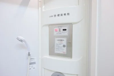 無料壁紙 コインシャワーの料金。PCとデスクトップ壁紙に最適な4K高画質の無料壁紙。三重県紀北町の城ノ浜プール＆ビーチで撮影したフリー写真素材