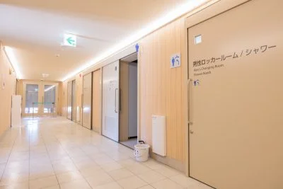 無料壁紙 センターハウス１階。PCとデスクトップ壁紙に最適な4K高画質の無料壁紙。三重県紀北町の城ノ浜プール＆ビーチで撮影したフリー写真素材