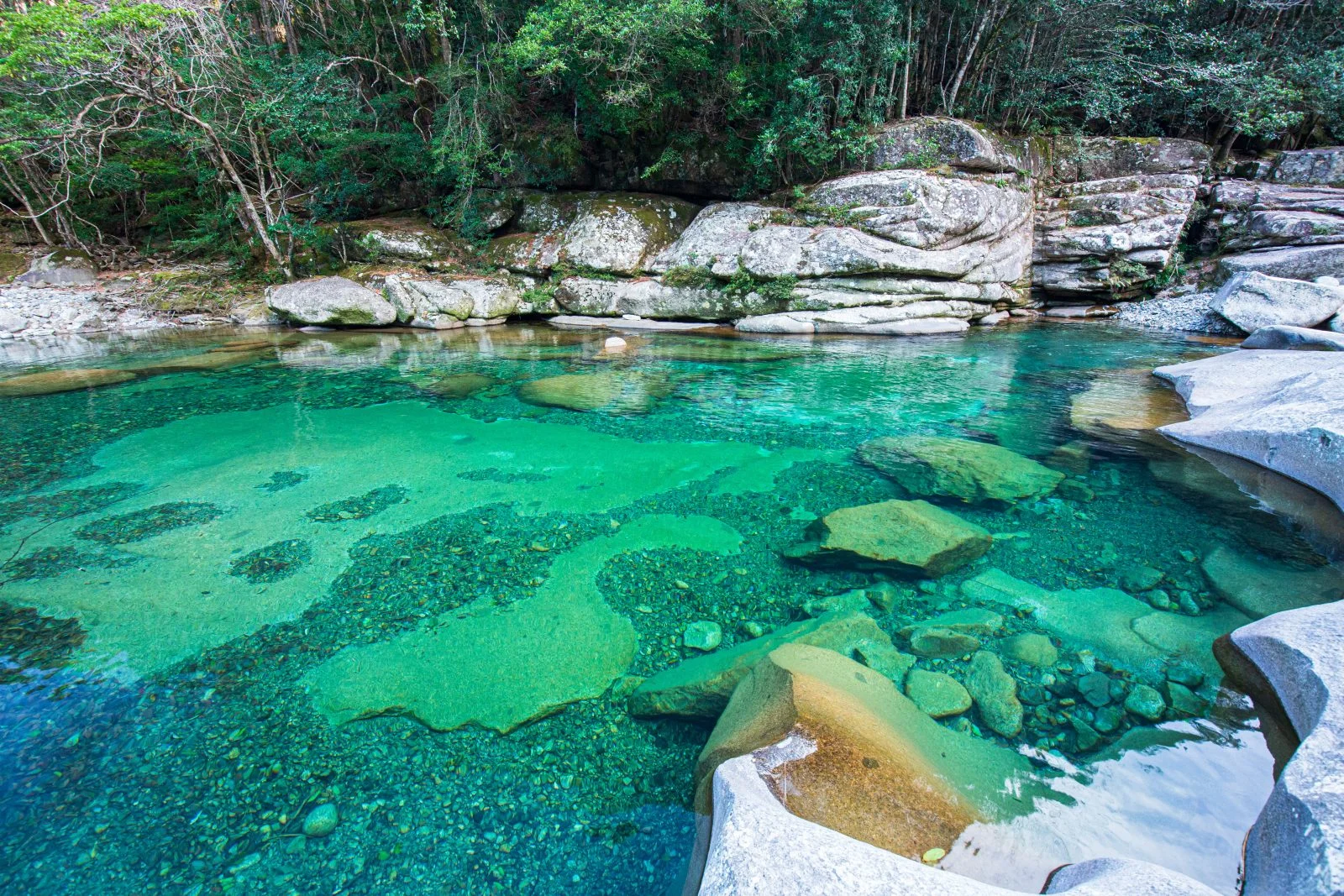 無料壁紙 又口川（銚子川）ブルー。PCとデスクトップ壁紙に最適な4K高画質の無料壁紙。三重県紀北町の銚子川で撮影したフリー写真素材