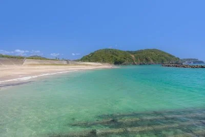 無料壁紙 南張ブルーの絶景。PCとデスクトップ壁紙に最適な4K高画質の無料壁紙。三重県志摩市の南張海浜公園で撮影したフリー写真素材