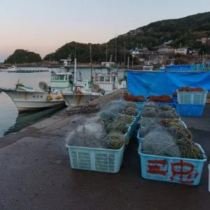 無料壁紙 漁港の様子。PCとデスクトップ壁紙に最適な4K高画質の無料壁紙。三重県鳥羽市の石鏡町で撮影したフリー写真素材