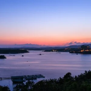 無料壁紙 日が沈みきったあとの光景。PCとデスクトップ壁紙に最適な4K高画質の無料壁紙。三重県志摩市の西山慕情ヶ丘で撮影したフリー写真素材