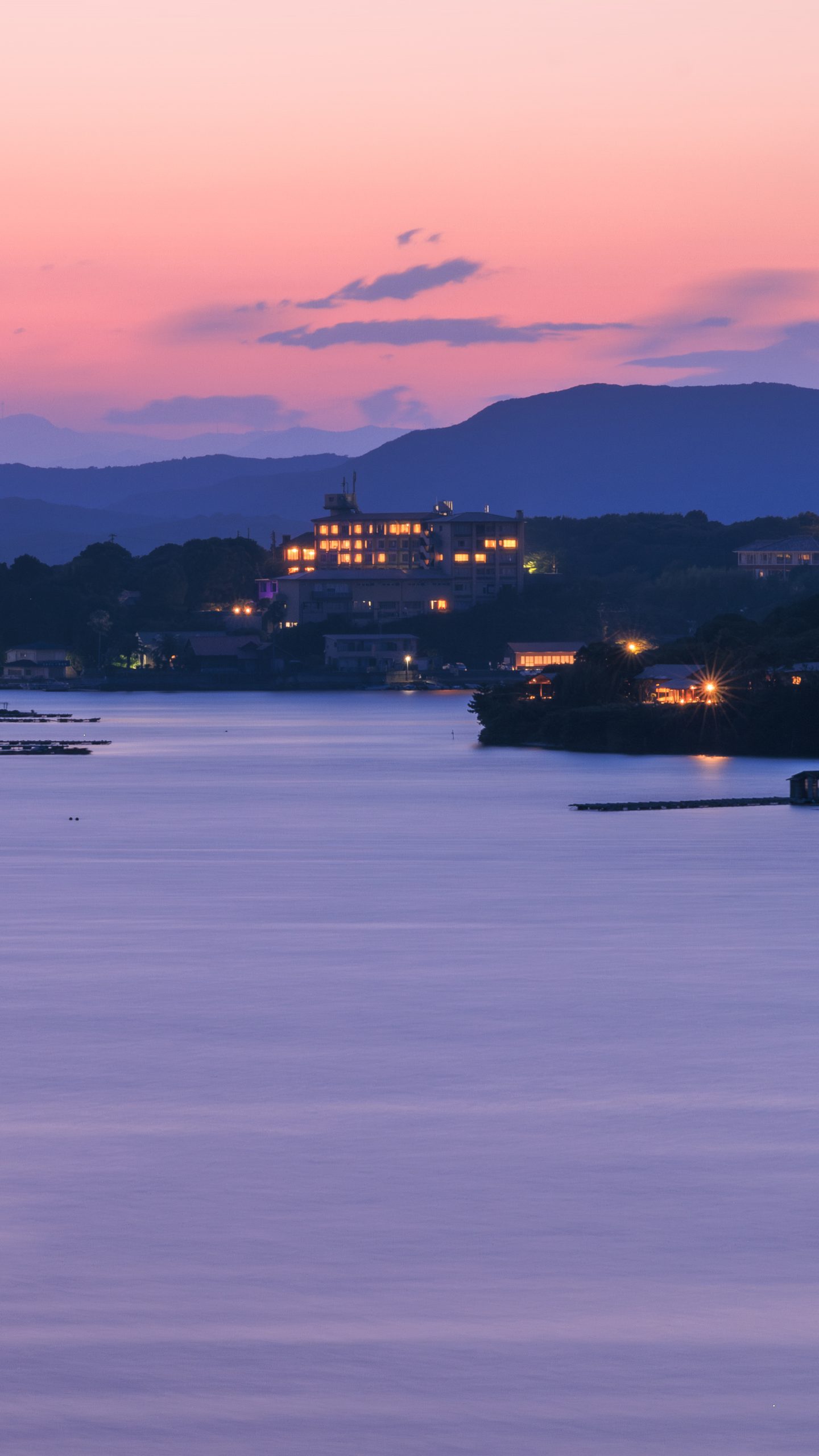 夕闇に染まる英虞湾と賢島宝生苑(三重県志摩市・西山慕情ヶ丘)
