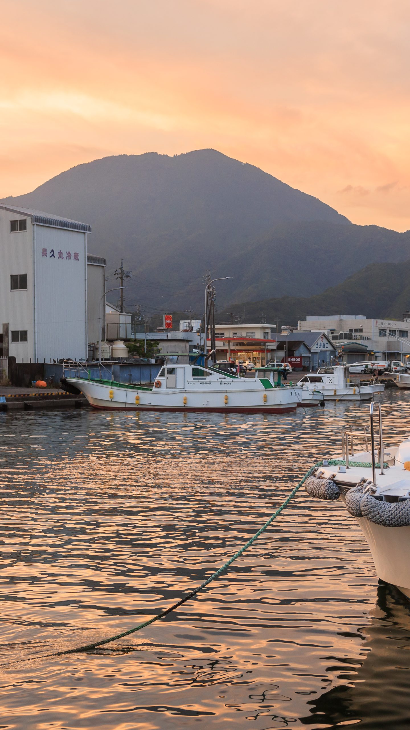 夕方の尾鷲港(三重県尾鷲市)
