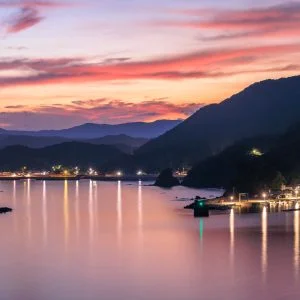 無料壁紙 慥柄浦〜贄浦の夜景。PCとデスクトップ壁紙に最適な4K高画質の無料壁紙。三重県南伊勢町の中ノ磯展望台で撮影したフリー写真素材