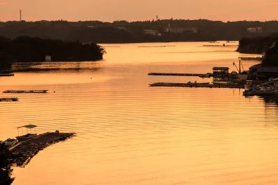 無料壁紙 波紋が広がる英虞湾。PCとデスクトップ壁紙に最適な4K高画質の無料壁紙。三重県志摩市の賢島大橋で撮影したフリー写真素材