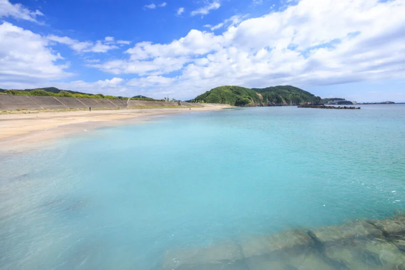 クリスタルブルーのような１０月の海（三重県志摩市・南張海浜公園）