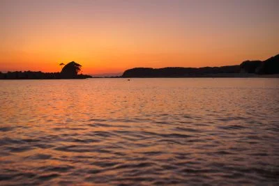 無料壁紙 マジックアワーあづり。PCとデスクトップ壁紙に最適な4K高画質の無料壁紙。三重県志摩市のあづり浜で撮影したフリー写真素材