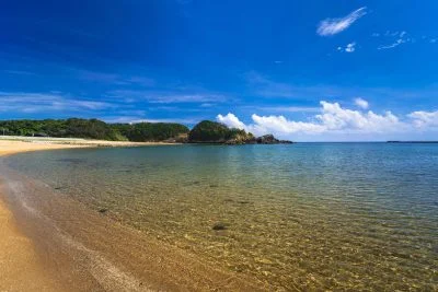 無料壁紙 真夏の海。PCとデスクトップ壁紙に最適な4K高画質の無料壁紙。三重県志摩市のあづり浜で撮影したフリー写真素材