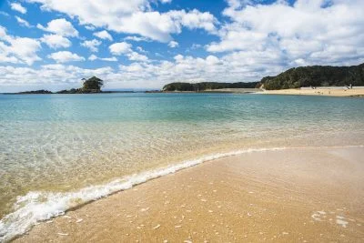 無料壁紙 あづり浜とすずめ島。PCとデスクトップ壁紙に最適な4K高画質の無料壁紙。三重県志摩市のあづり浜で撮影したフリー写真素材