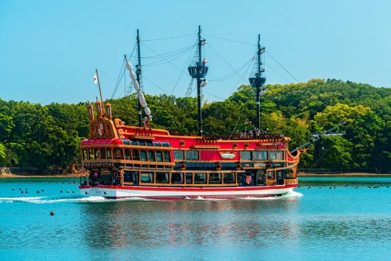 無料壁紙 英虞湾を周遊するエスペランサ。PCとデスクトップ壁紙に最適な4K高画質の無料壁紙。三重県志摩市の賢島エスパーニャクルーズで撮影したフリー写真素材