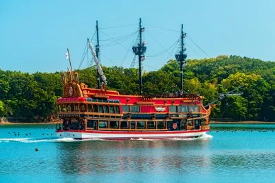 無料壁紙 英虞湾を周遊するエスペランサ。PCとデスクトップ壁紙に最適な4K高画質の無料壁紙。三重県志摩市の賢島エスパーニャクルーズで撮影したフリー写真素材