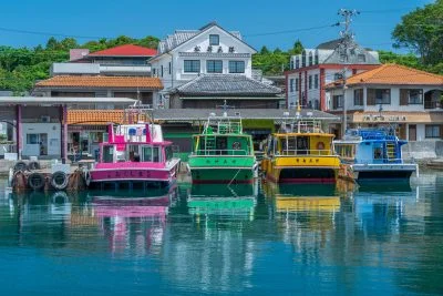 無料壁紙 英虞湾定期船の船たち。PCとデスクトップ壁紙に最適な4K高画質の無料壁紙。三重県志摩市の賢島エスパーニャクルーズで撮影したフリー写真素材