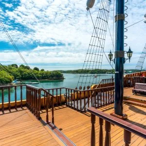 無料壁紙 エスペランサの展望エリア。PCとデスクトップ壁紙に最適な4K高画質の無料壁紙。三重県志摩市の賢島エスパーニャクルーズで撮影したフリー写真素材