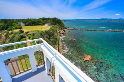 無料壁紙 安乗崎園地と的矢湾を眺める。PCとデスクトップ壁紙に最適な4K高画質の無料壁紙。三重県志摩市の安乗埼灯台で撮影したフリー写真素材