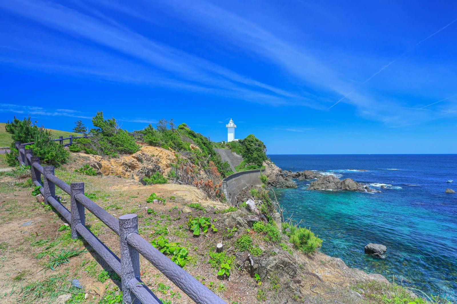 無料壁紙 安乗岬に建つ灯台。PCとデスクトップ壁紙に最適な4K高画質の無料壁紙。三重県志摩市の安乗埼灯台で撮影したフリー写真素材