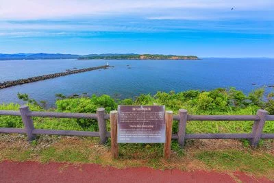 無料壁紙 溺れ谷と的矢湾。PCとデスクトップ壁紙に最適な4K高画質の無料壁紙。三重県志摩市の安乗埼灯台で撮影したフリー写真素材