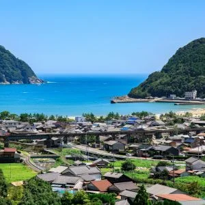 無料壁紙 熊野尾鷲道路から眺める新鹿。PCとデスクトップ壁紙に最適な4K高画質の無料壁紙。三重県熊野市の新鹿海水浴場で撮影したフリー写真素材