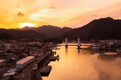 無料壁紙 Always 紀伊長島の夕陽。PCとデスクトップ壁紙に最適な4K高画質の無料壁紙。三重県紀北町の江ノ浦大橋で撮影したフリー写真素材