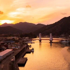 無料壁紙 Always 紀伊長島の夕陽。PCとデスクトップ壁紙に最適な4K高画質の無料壁紙。三重県紀北町の江ノ浦大橋で撮影したフリー写真素材