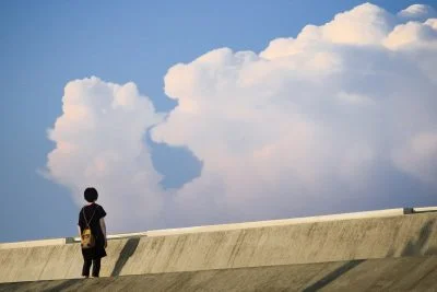 無料壁紙 入道雲。PCとデスクトップ壁紙に最適な4K高画質の無料壁紙。三重県津市の御殿場海岸で撮影したフリー写真素材