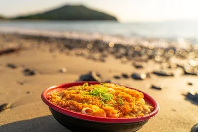 無料壁紙 ぎゅーとらのカツ丼で優勝。PCとデスクトップ壁紙に最適な4K高画質の無料壁紙。三重県志摩市の御座白浜海水浴場で撮影したフリー写真素材