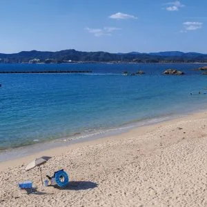 無料壁紙 満潮の御座。PCとデスクトップ壁紙に最適な4K高画質の無料壁紙。三重県志摩市の御座白浜海水浴場で撮影したフリー写真素材