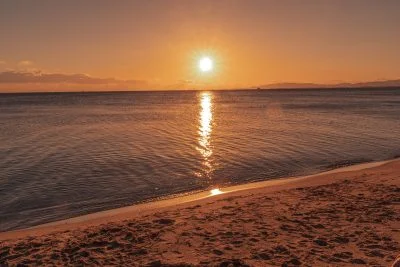 無料壁紙 マジックアワー。PCとデスクトップ壁紙に最適な4K高画質の無料壁紙。三重県津市の香良洲海岸で撮影したフリー写真素材