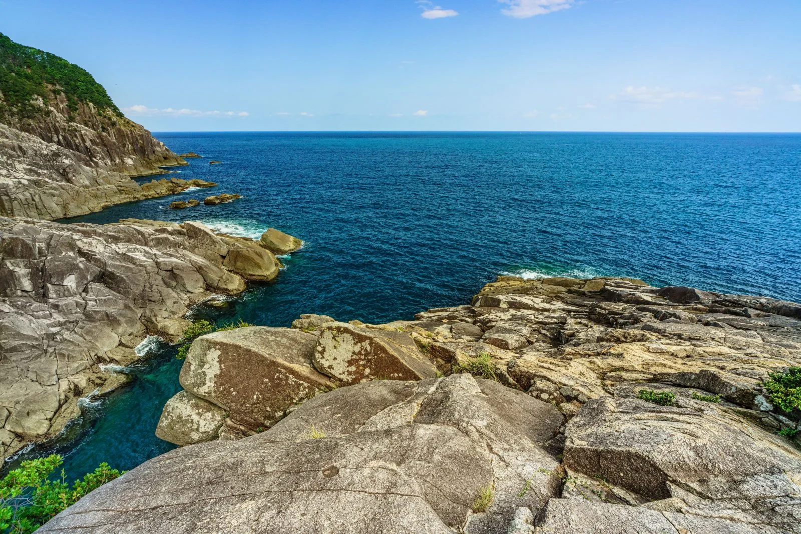 無料壁紙 オハイの千畳敷。PCとデスクトップ壁紙に最適な4K高画質の無料壁紙。三重県尾鷲市の九鬼町で撮影したフリー写真素材