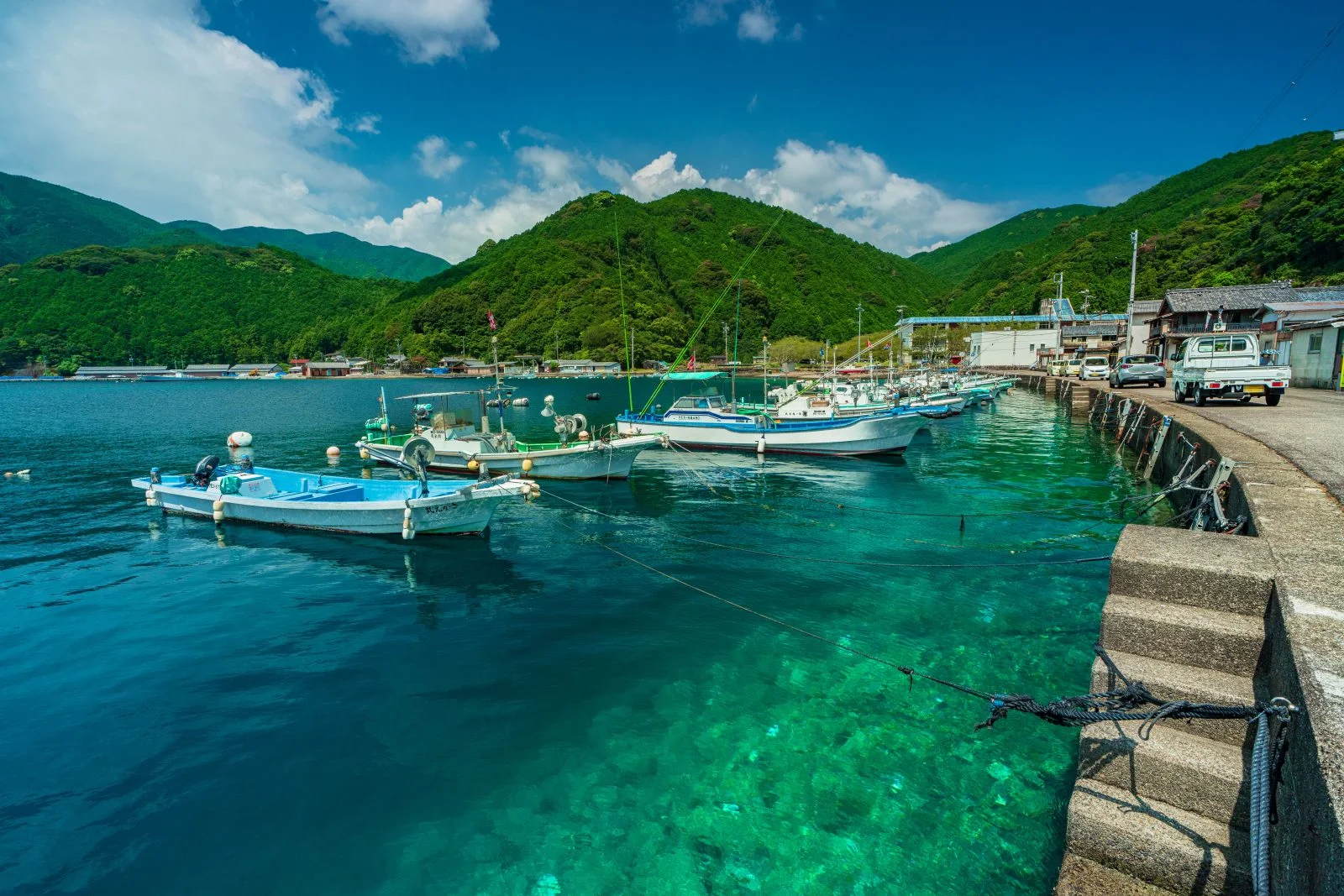 無料壁紙 夏の九鬼。PCとデスクトップ壁紙に最適な4K高画質の無料壁紙。三重県尾鷲市の九鬼町で撮影したフリー写真素材