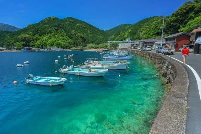 無料壁紙 梅雨入り前の九鬼町。PCとデスクトップ壁紙に最適な4K高画質の無料壁紙。三重県尾鷲市の九鬼町で撮影したフリー写真素材