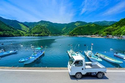 無料壁紙 漁師町。PCとデスクトップ壁紙に最適な4K高画質の無料壁紙。三重県尾鷲市の九鬼町で撮影したフリー写真素材