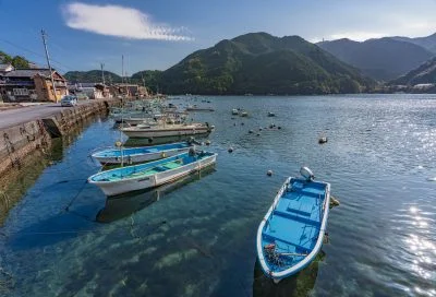 無料壁紙 九鬼町の日常風景。PCとデスクトップ壁紙に最適な4K高画質の無料壁紙。三重県尾鷲市の九鬼町で撮影したフリー写真素材