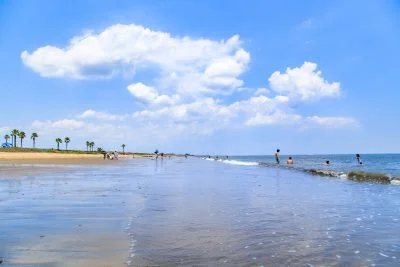 無料壁紙 海水浴シーズン。PCとデスクトップ壁紙に最適な4K高画質の無料壁紙。三重県津市のマリーナ河芸で撮影したフリー写真素材