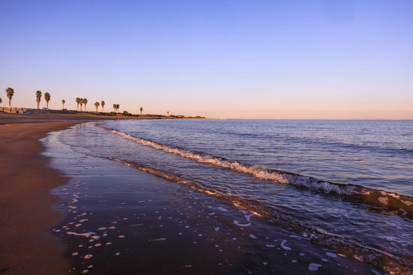 無料壁紙 日没のマジックアワー。PCとデスクトップ壁紙に最適な4K高画質の無料壁紙。三重県津市のマリーナ河芸で撮影したフリー写真素材