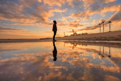 無料壁紙 夕焼けのウユニ塩湖風。PCとデスクトップ壁紙に最適な4K高画質の無料壁紙。三重県津市のマリーナ河芸で撮影したフリー写真素材