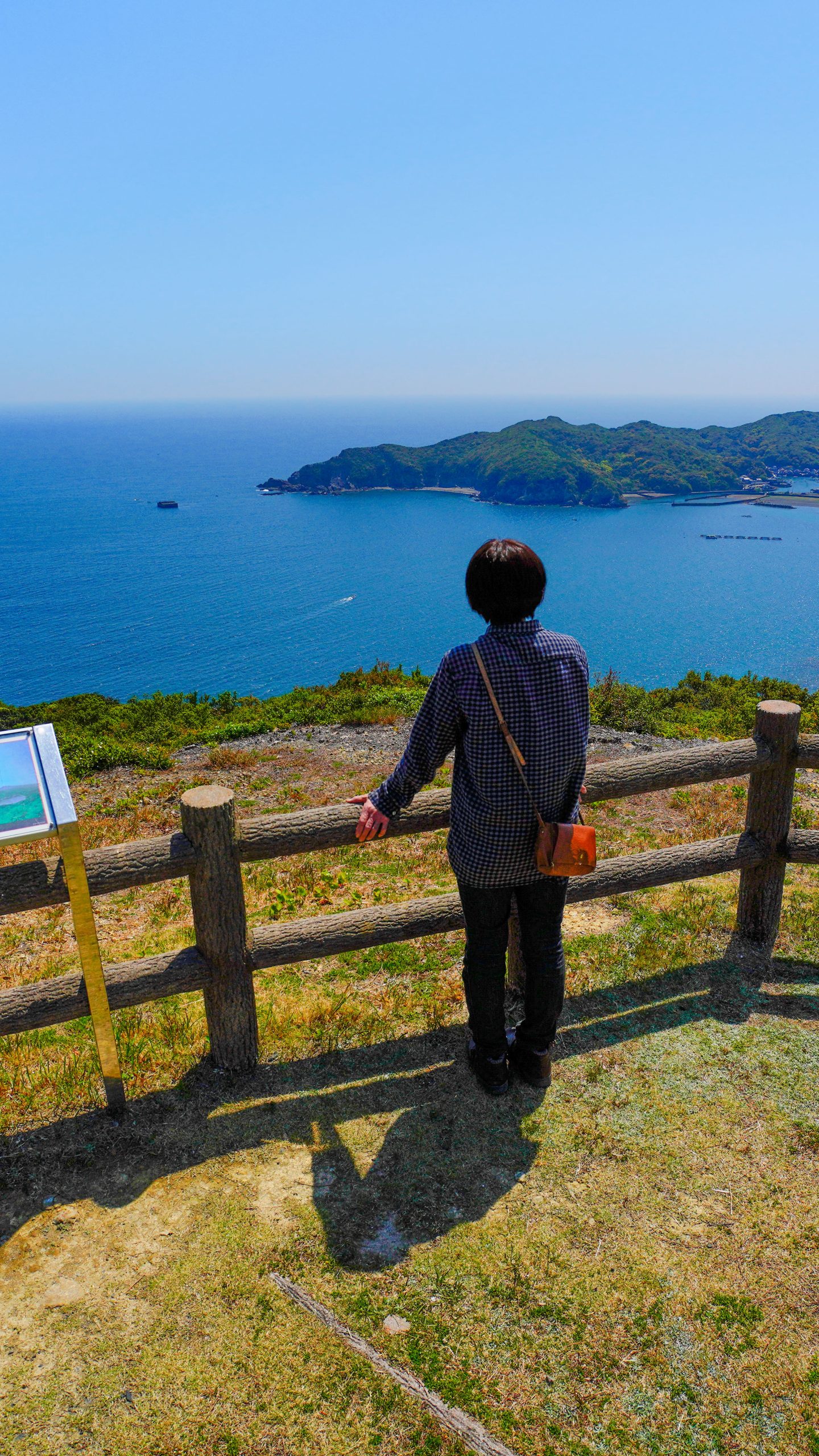 無料壁紙 見晴台から眺める相賀ニワ浜。PCとデスクトップ壁紙に最適な4K高画質の無料壁紙。三重県南伊勢町の南海展望台で撮影したフリー写真素材