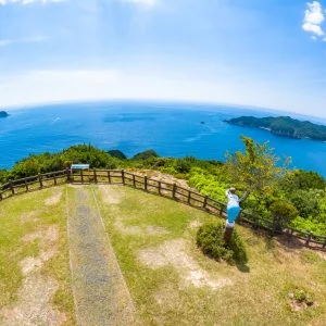 無料壁紙 太平洋〜相賀浦ニワ浜を一望。PCとデスクトップ壁紙に最適な4K高画質の無料壁紙。三重県南伊勢町の南海展望台で撮影したフリー写真素材