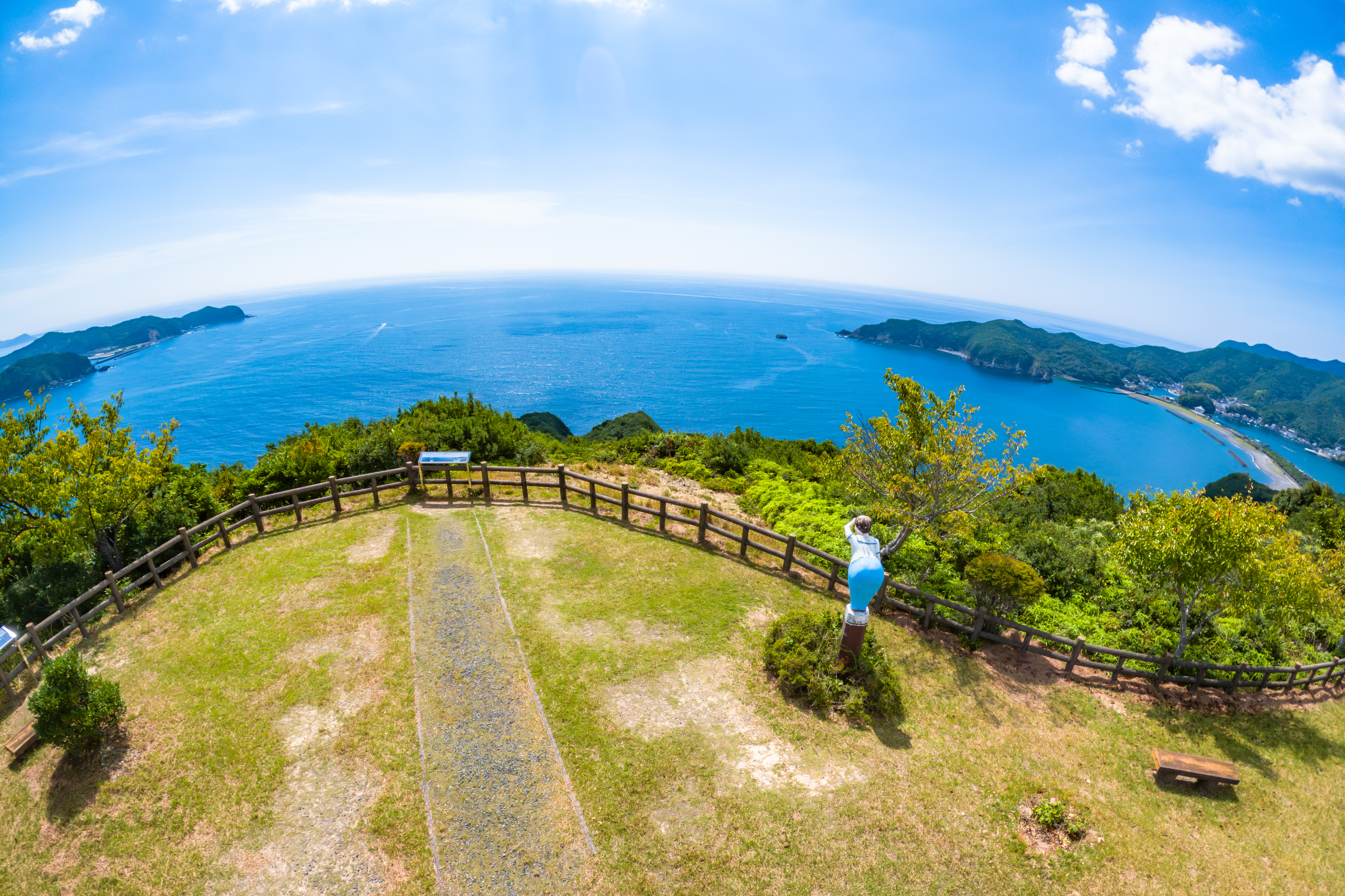 無料壁紙 太平洋〜相賀浦ニワ浜を一望。PCとデスクトップ壁紙に最適な4K高画質の無料壁紙。三重県南伊勢町の南海展望台で撮影したフリー写真素材