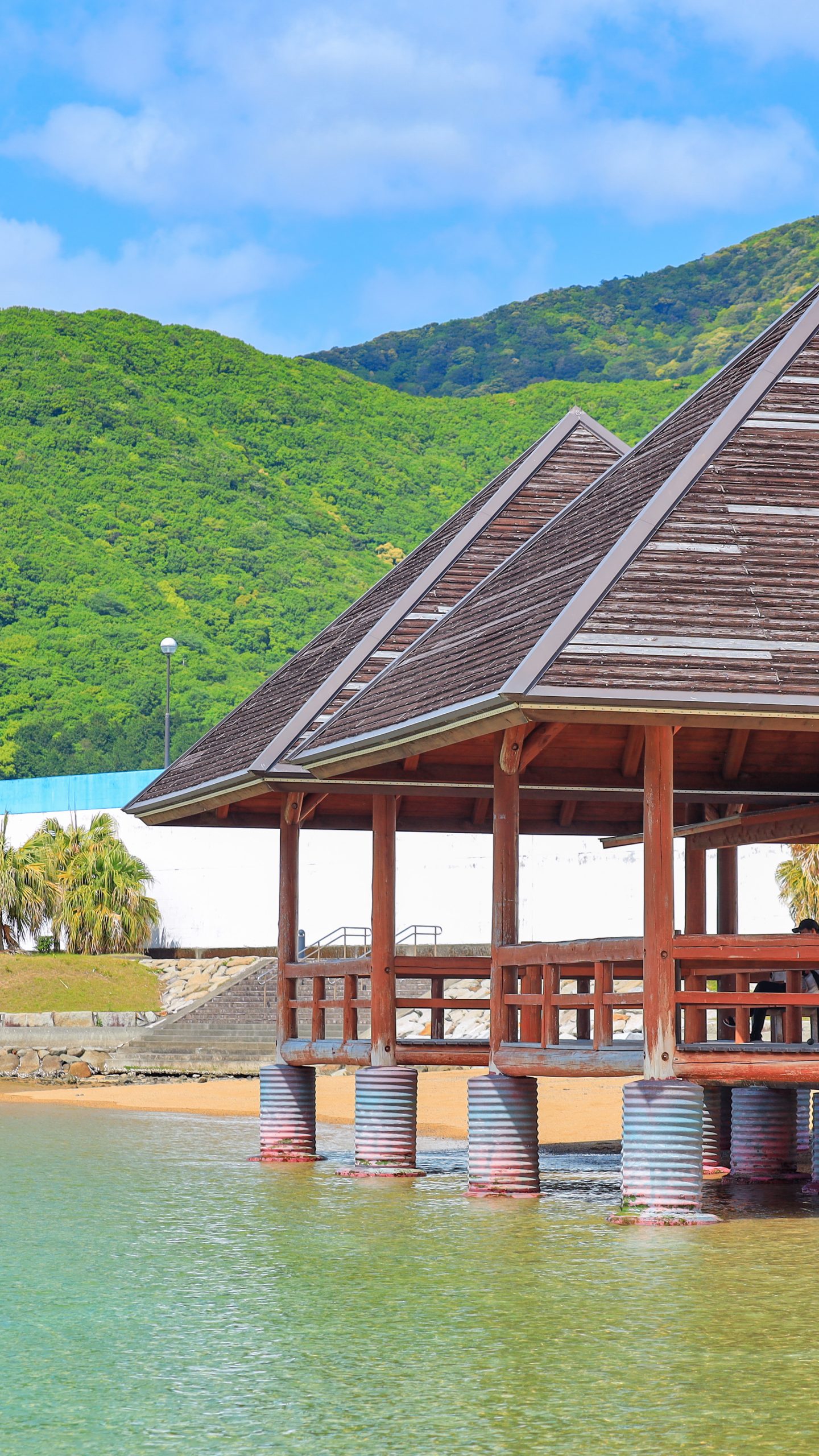 海辺にある休憩所(三重県大紀町・錦向井ヶ浜トロピカルガーデン)