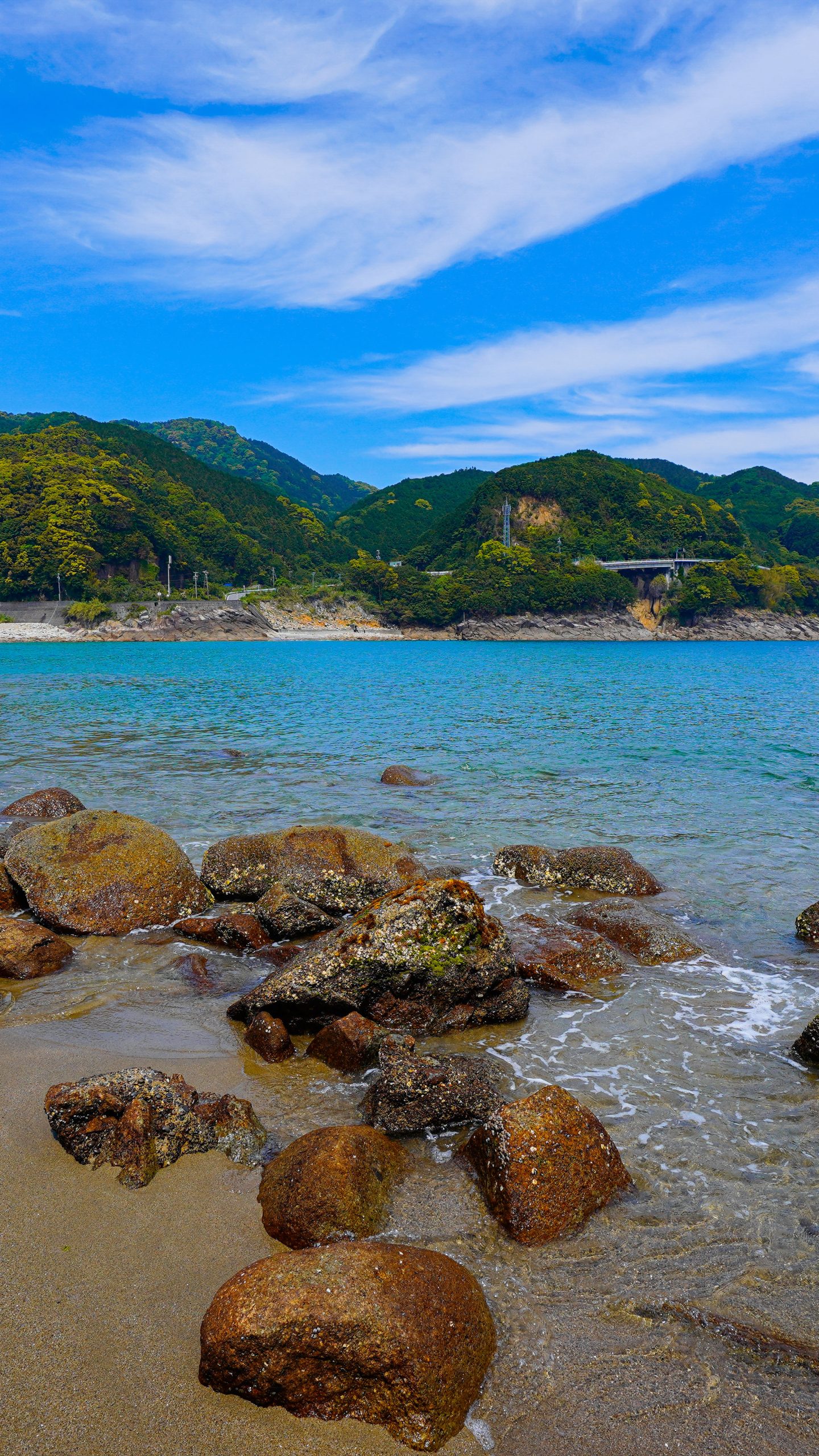 浅瀬の大泊海水浴場(三重県熊野市)