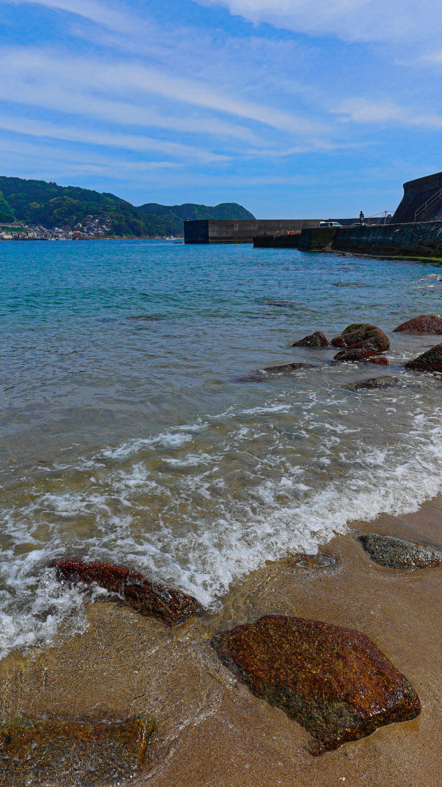 大泊海水浴場のゴツゴツした岩(三重県熊野市)