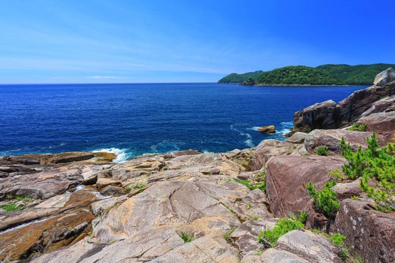 無料壁紙 オハイの岸壁。PCとデスクトップ壁紙に最適な4K高画質の無料壁紙。三重県尾鷲市のオハイで撮影したフリー写真素材